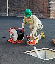 Применение бензиновой гидродинамической прочистной машины Ridgid KJ-3100